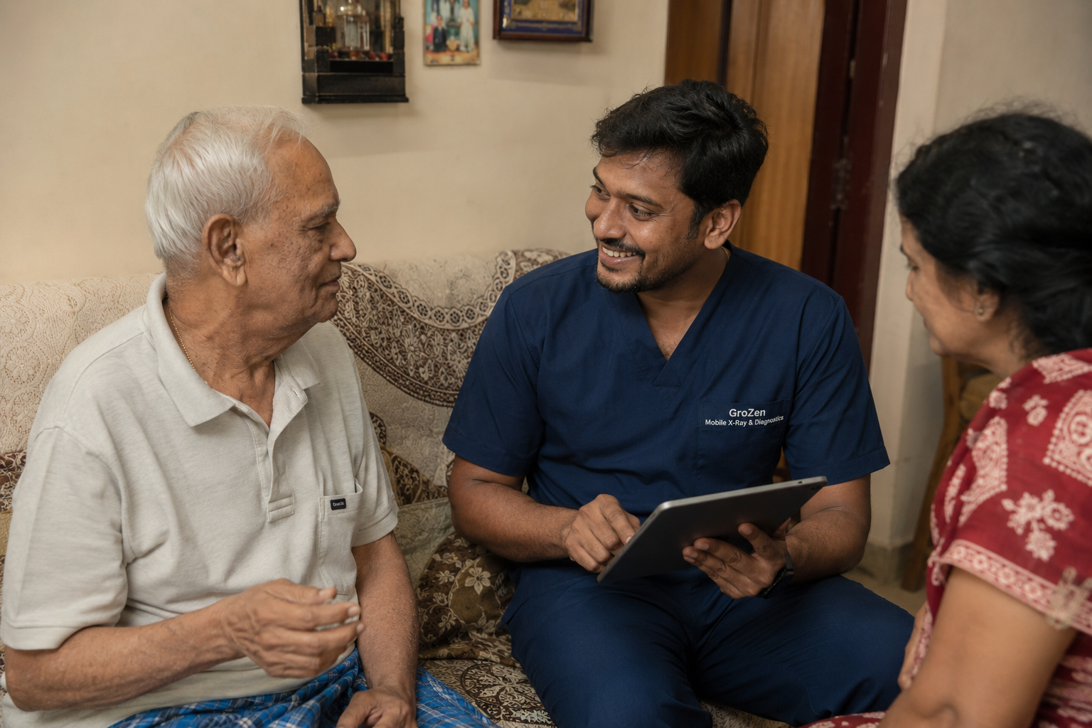 Elderly patient receiving home diagnostic care